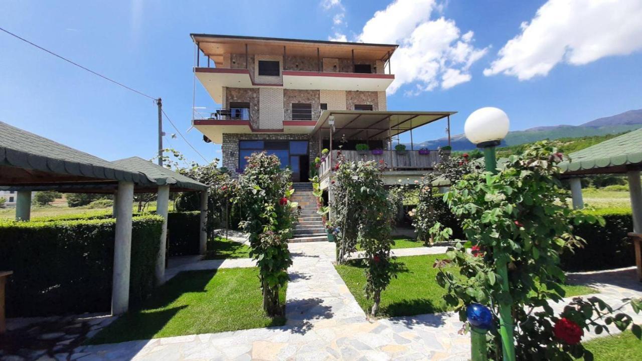 Hotel Restaurant Aleksander Korce Exterior photo